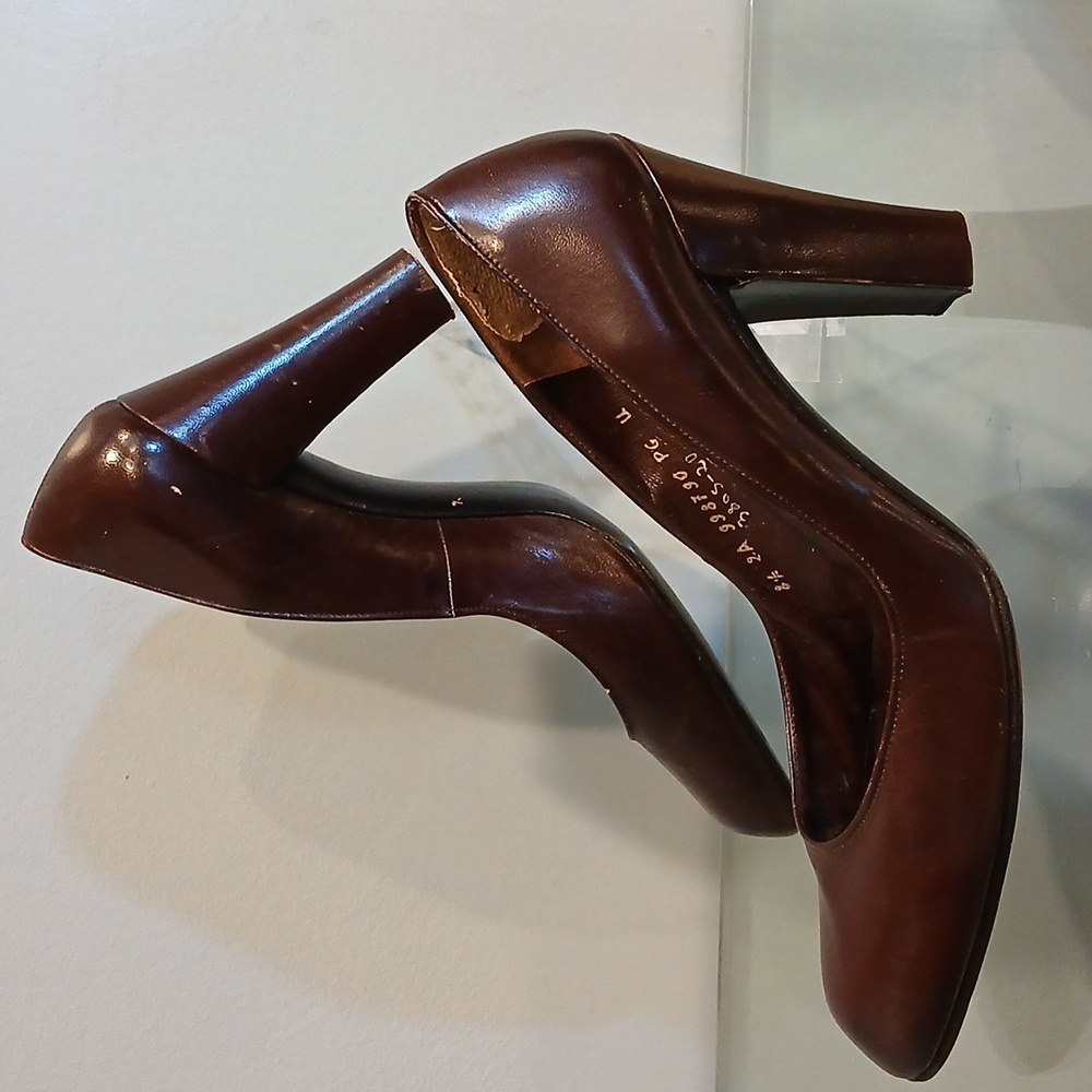 CHRISTIAN DIOR women's shoes, size 8.5,  brown color.